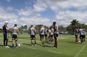 Elenco do Corinthians se prepara para treinamento desta tera-feira