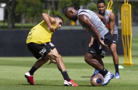 Gabriel e Vagner Love durante treino no CT Joaquim Grava