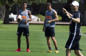 Pedrinho e Vital recebem instrues de Evandro Fornari no CT Joaquim Grava