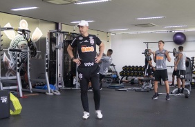Técnico Tiago Nunes na academia do CT
