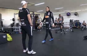 Tiago Nunes e Cássio na academia do CT Joaquim Grava