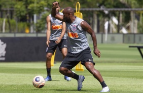 Vagner Love durante treino desta tera-feira no CT Joaquim Grava