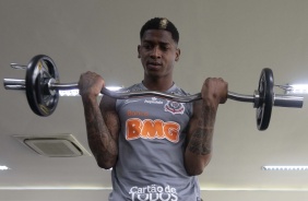 Yony González faz trabalho na academia do CT