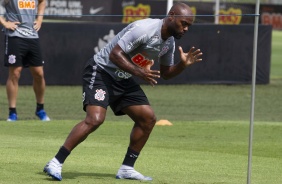 Atacante Vagner Love em treino desta quarta-feira