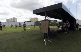 Tcnico Tiago Nunes em treino desta quarta-feira