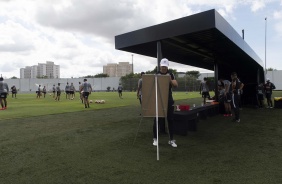 Tcnico Tiago Nunes em treino desta quarta-feira