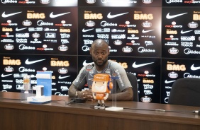 Vagner Love, atacante do Corinthians, durante entrevista coletiva