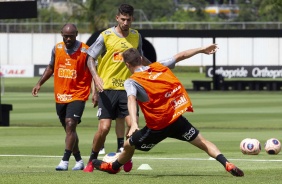 Vagner Love e Pedro Henrique no CT Joaquim Grava