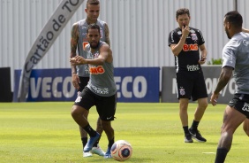 Everaldo durante atividade no treino desta quinta-feira