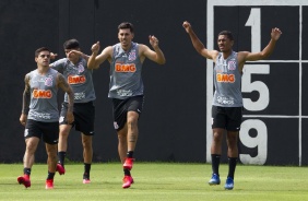 Fagner, Avelar e Dav durante o treino da manh desta quinta-feira