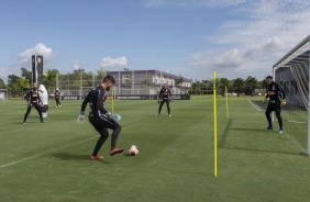 Goleiros do Corinthians durante o treino da manh desta quinta-feira