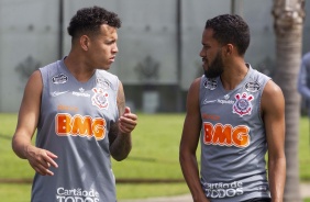 Sidcley e Everaldo durante o treino da manh desta quinta-feira