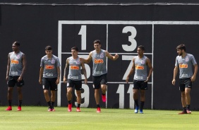 Yony, Araos, Fagner, Avelar, Davó e Bruno Méndez durante o treino da manhã desta quinta-feira