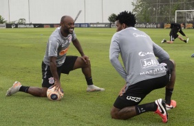 Love e Gil durante o treino da manhã desta sexta-feira