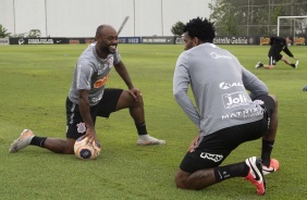 Love e Gil durante o treino da manh desta sexta-feira