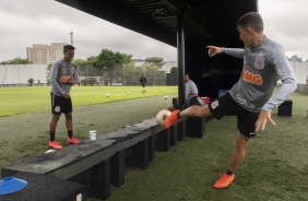 Pedrinho e Vital durante o treino da manh desta sexta-feira