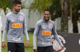 Pedro Henrique e Everaldo durante o treino da manhã desta sexta-feira