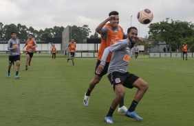 Sidcley e Everaldo durante o treino da manh desta sexta-feira