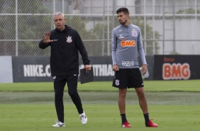 Tiago Nunes e Pedro Henrique durante o treino da manhã desta sexta-feira