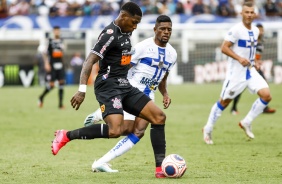 Atacante Yony González em ação contra o Água Santa, pelo Paulistão