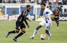 Everaldo em ação na derrota do Corinthians contra o Água Santa