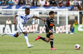 Fagner durante a partida contra o Água Santa, em Diadema