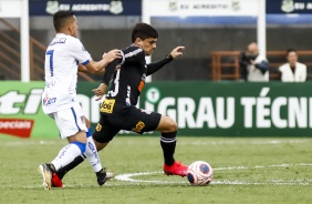 Lateral Fagner em ação contra o Água Santa