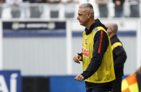 Técnico Tiago Nunes durante a partida contra o Água Santa
