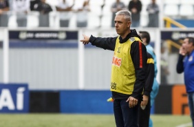 Tiago Nunes durante partida contra o Água Santa