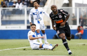 Vagner Love após o gol contra o Água Santa