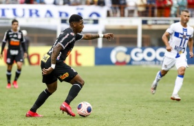 Yony González durante a partida contra o Água Santa