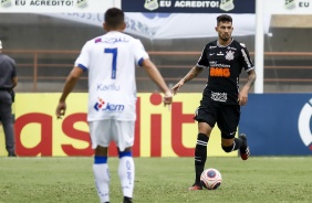 Zagueiro Pedro Henrique no duelo contra o gua Santa