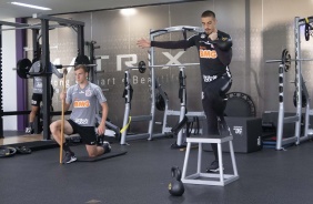 Carlos Augusto e Guilherme Vicentini na academia do CT nesta segunda-feira