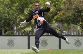 Goleiro Guilherme Vicentini em treino desta segunda no CT