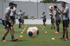 Jogadores treinam no CT Joaquim Grava nesta segunda-feira