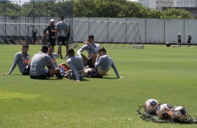 Pedro Henrique, Janderson, Richard e Mateus Vital no gramado do CT Joaquim Grava