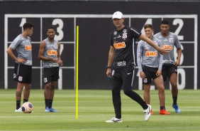 Técnico Tiago Nunes com Sidcley, Everaldo, Mateus Vital e Éderson no CT Joaquim Grava