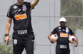 Tiago Nunes comanda treino nesta segunda-feira no CT Joaquim Grava
