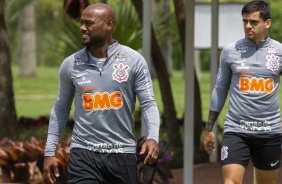 Vagner Love e Fagner no CT Joaquim Grava nesta segunda