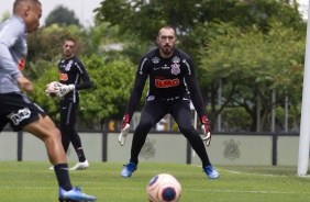 Walter participa de treino desta segunda no CT Joaquim Grava