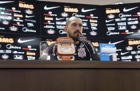 Corinthiano Walter falou com a imprensa nesta terça-feira, no CT Joaquim Grava