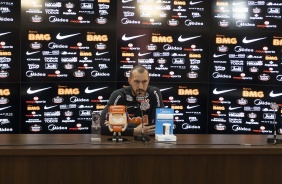Goleiro do Corinthians, Walter conversou com a imprensa no CT nesta terça-feira