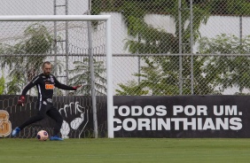 Goleiro Walter em treino desta terça-feira no CT Joaquim Grava