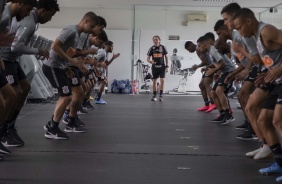 Jogadores fazem trabalho na academia do CT Joaquim Grava