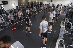 Jogadores fazem trabalho na academia do CT Joaquim Grava nesta tera-feira