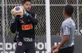 Goleiro Matheus durante o treino da amanhã desta quinta-feira