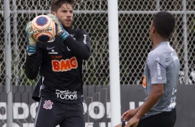 Goleiro Matheus durante o treino da amanh desta quinta-feira