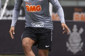 Éderson durante o treino do Corinthians na manhã desta quinta-feira