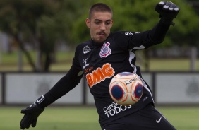 Goleiro Guilherme durante o treino do Corinthians na manhã desta quinta-feira