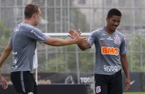 Piton e Dav durante o treino do Corinthians na manh desta quinta-feira